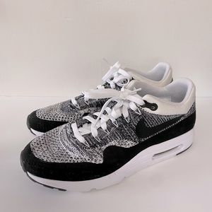 Nike Air Knit Men’s 9 1/2 Black White Pattern